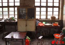 �w�����ļ��x͸���ĺ����ݶ��ж�ʮ���ÿ���������ľ��x�h(yu��n)��ֹ�ɂ�(g��)�̌W(xu��)�c(di��n)֮�g��ʮ���ɽ�^(q��)�ĵ�·�mȻ�󲿷��ѽ�(j��ng)Ӳ��������Ȼ��̫���ߣ�·���¶Ⱥܴ��؄e����ѩ�죬·���؄e�����T܇������ˤ����