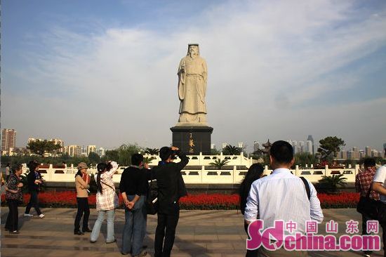 �R�ʕ����V��(ch��ng)����֮����