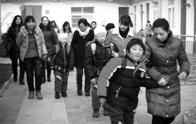 �������Q���Ų���������r ���g���B����O��