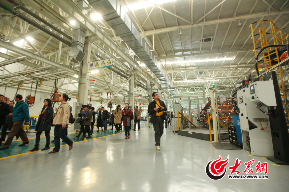 27�����磬�۽���һȦһ������ʮ���Ї��W(w��ng)�j(lu��)ý�wɽ�|�в��L�F(tu��n)�����Ї�������(j��)������܇���޹�˾���L�����b܇�g���O(sh��)�������˲��L�F(tu��n)ӛ�ߵ�Ŀ�⡣