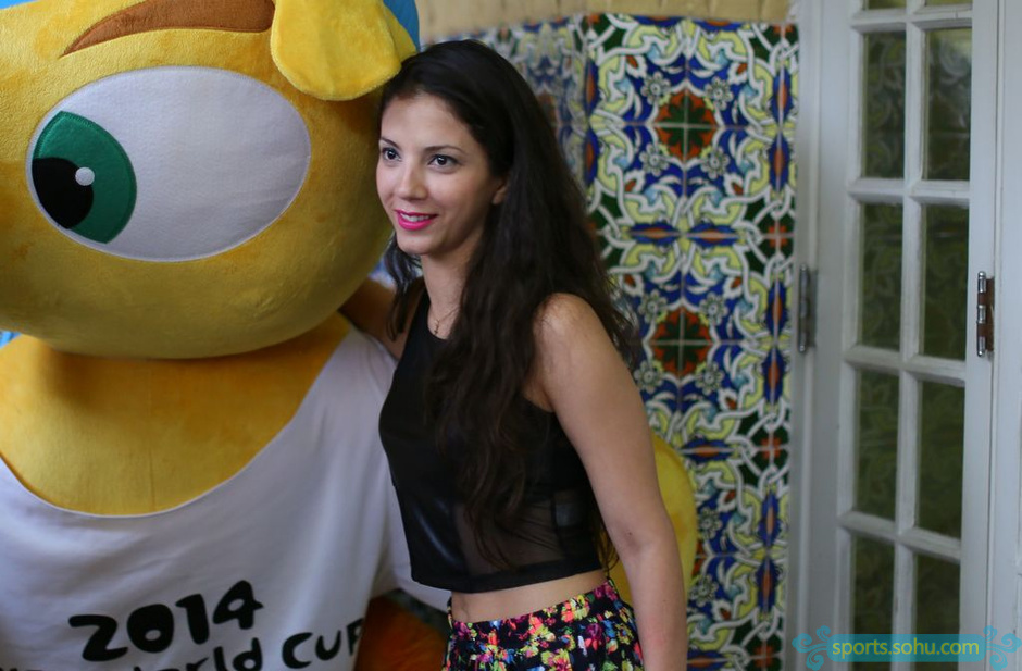 ���籭Ʊ��(w��)����ǰ���I(l��ng)ȡ��Ʊ�������՝u���࣬���и�����Ů���Գɞ�һ����(d��)�ص��L(f��ng)����