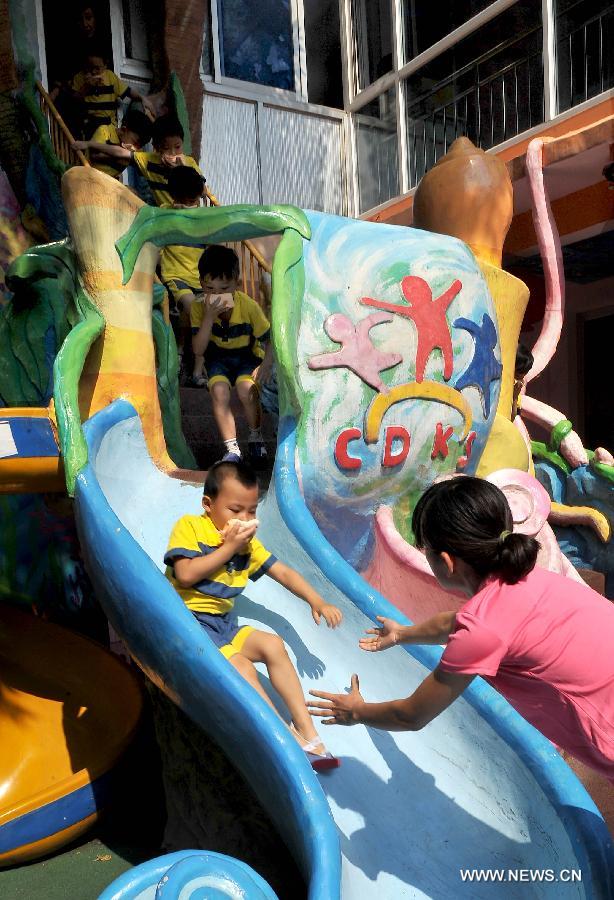 CHINA-SHANDONG-JINAN-KINDERGARTEN-FIRE FIGHTING DRILL(CN)