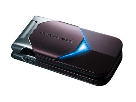 超前設(shè)計(jì)富士通大內(nèi)存旋蓋手機(jī)圖賞