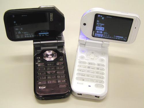 超前設(shè)計(jì)富士通大內(nèi)存旋蓋手機(jī)圖賞(2)