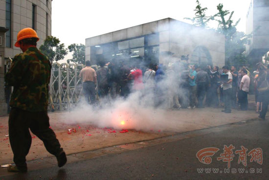 ��֪ˎ���α������̺󣬷�Ժ��ȴ���Ϣ���ܺ����H��Ⱥ�������˱���