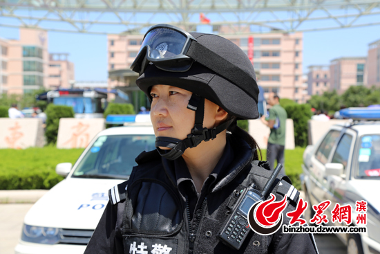 �����w��Ӣ���ؾ��(du��)��һֻ���t���� �������O�������b��