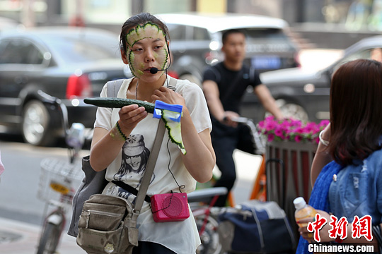 5��20�գ�ɽ��̫ԭ���^��һ��Ů�����S��Ƭ��Ę���H��ʾ�������N����Ĥ�������������˲���Ů��͵��Pע��������l �信�� �z