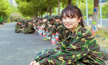 �P�c��Щ���҂�׷�^��У�@Ů��