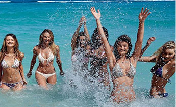 �S����ʹ���w�Ըг��R��Ӿ�b��Ƭ ��������