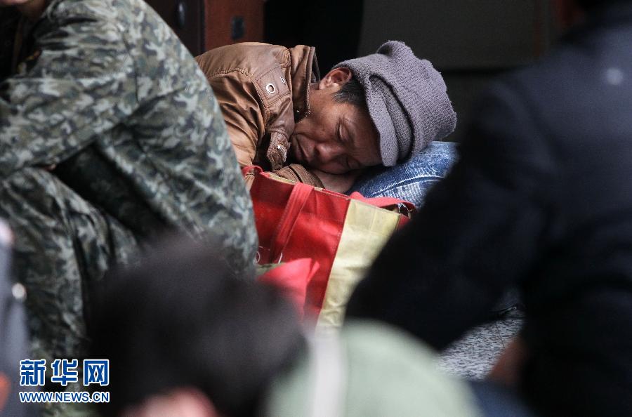 1��18�գ����Ϻ���܇վ��܇��������ſ��������˯����������������܇�����ϼҸ��C�������z�����Ǜ]���I����Ʊ��һ��һҹ����;�������f�ǂ���С�Ŀ����