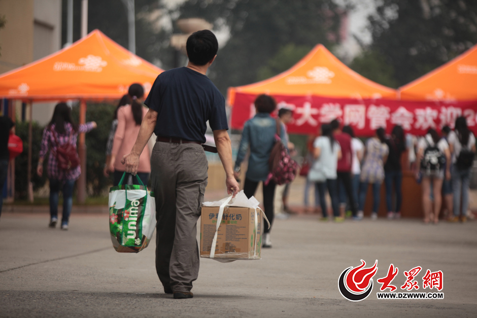 9��5�գ�ɽ�|��W����У�^�����L��У�@��麢�Ӱ��\������գ�ɽ�|��W���������_ʼ����W���Sͬ������������һ֧����ļ��L��顣У�@�ﵽ̎��Ҋ���L���麢��æµ����Ӱ���󱊾Wӛ�� ���L�� �z